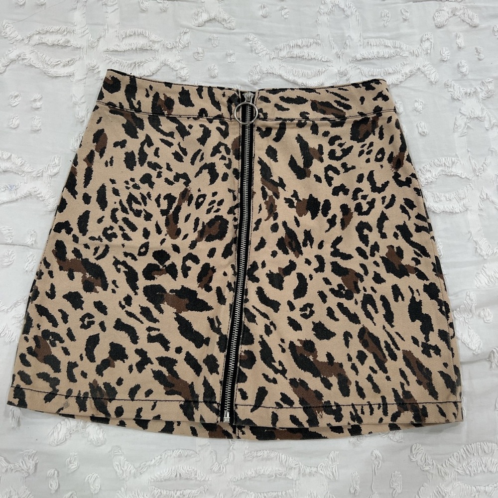 Forever 21 Denim Cheetah Skirt- Size Small🖤